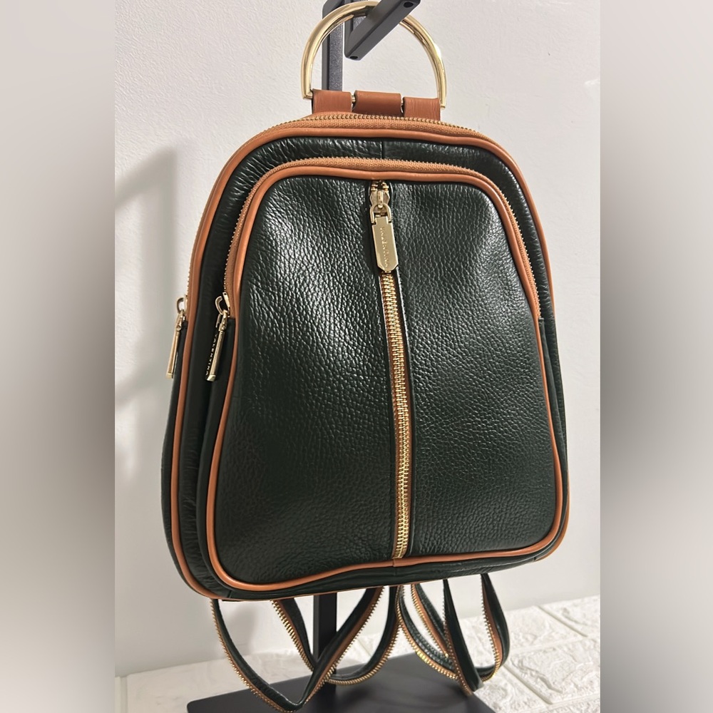 LIKE NEW | MADE IN ITALY | CONVERTIBLE BACKPACK SLING ADJUSTABLE ZIP SHOULDER - Picture 3 of 6